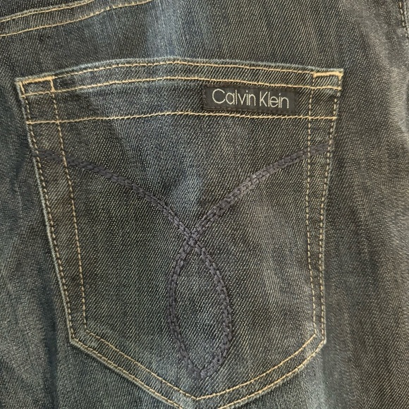 Calvin Klein Boyfriend Jeans Size 16 - 33” inseam - Picture 3 of 6